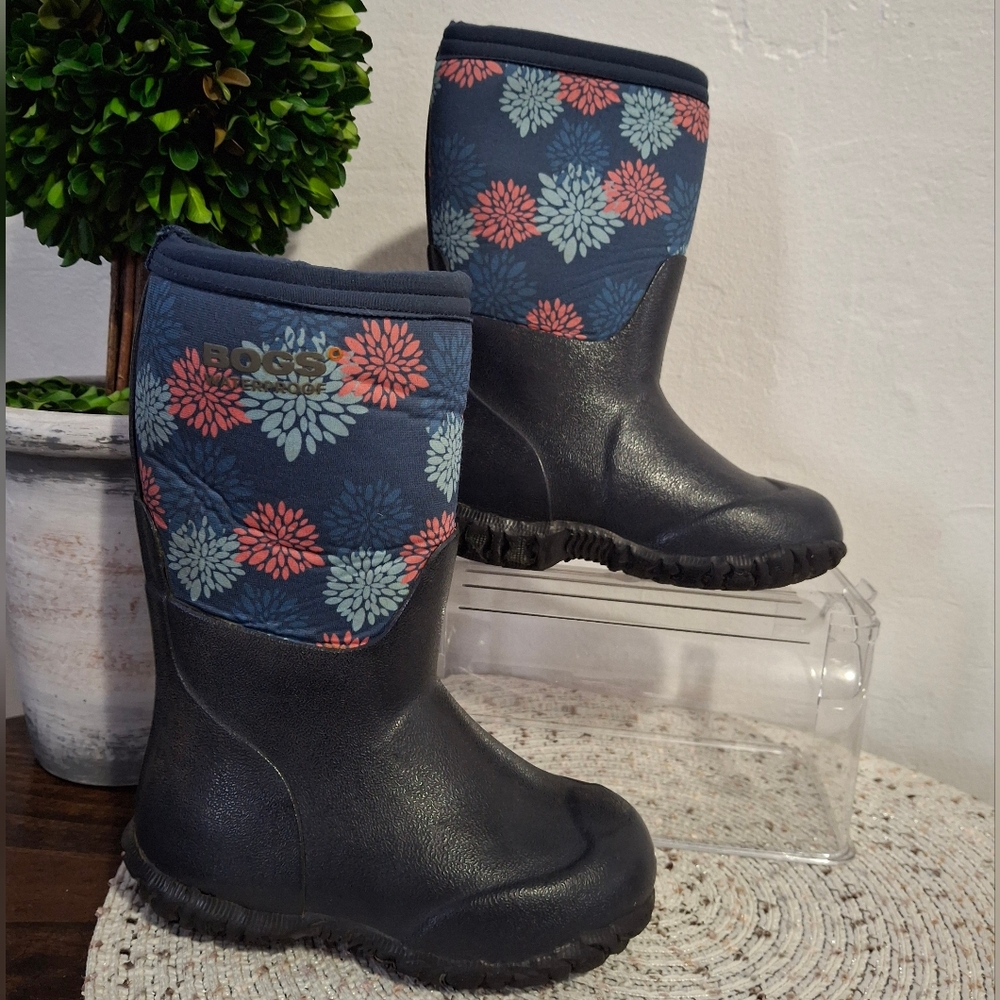 Bogs Floral Patterned Boots Size 9.